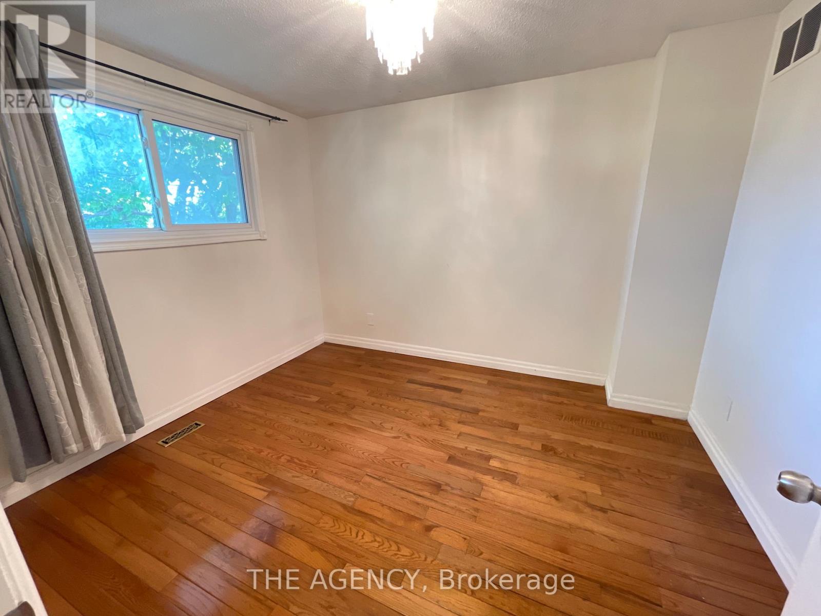 310 Primrose Lane, Newmarket, Ontario  L3Y 5Y9 - Photo 21 - N12163796