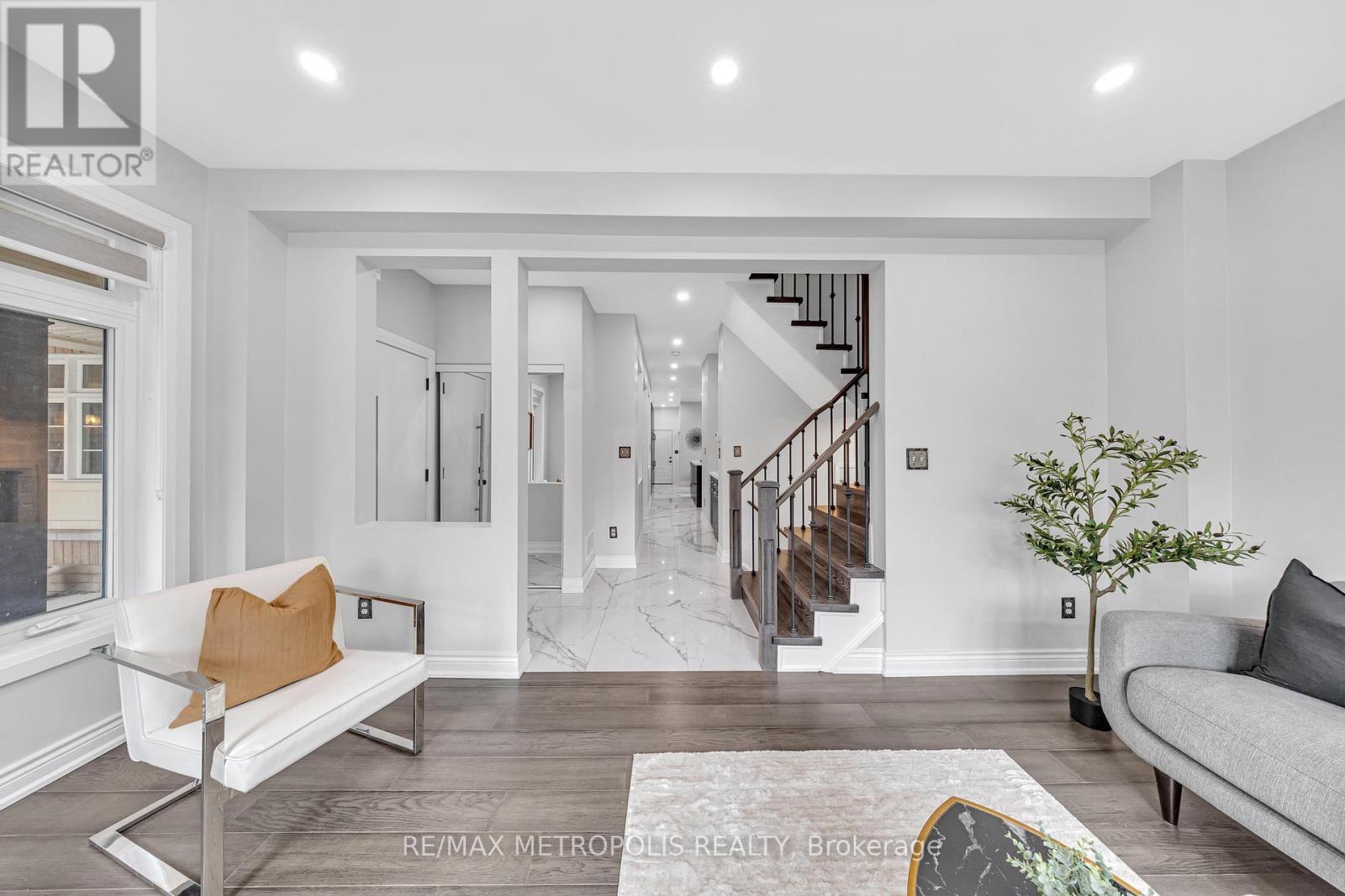 10 Snowcreek Street, Markham, Ontario  L6B 0K5 - Photo 6 - N12163820