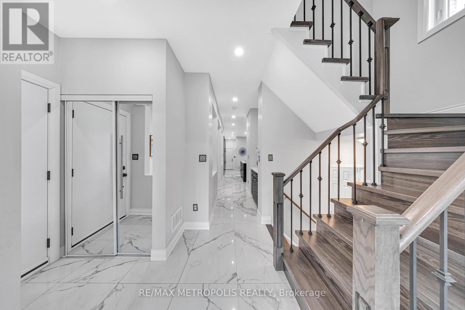 10 Snowcreek Street, Markham, Ontario  L6B 0K5 - Photo 7 - N12163820