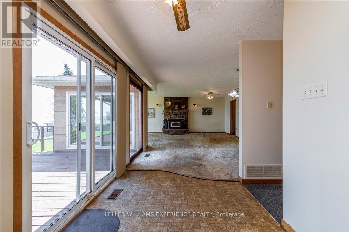 2225 Lakeshore Road E, Oro-Medonte, Ontario  L0L 1T0 - Photo 13 - S12163801
