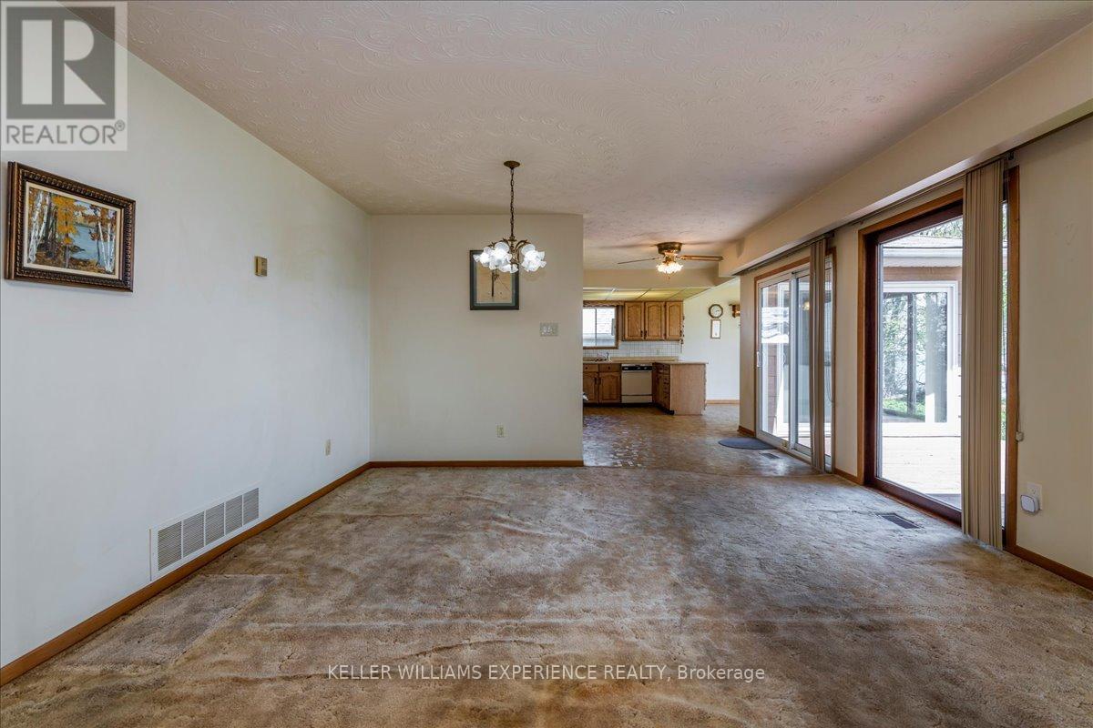 2225 Lakeshore Road E, Oro-Medonte, Ontario  L0L 1T0 - Photo 17 - S12163801