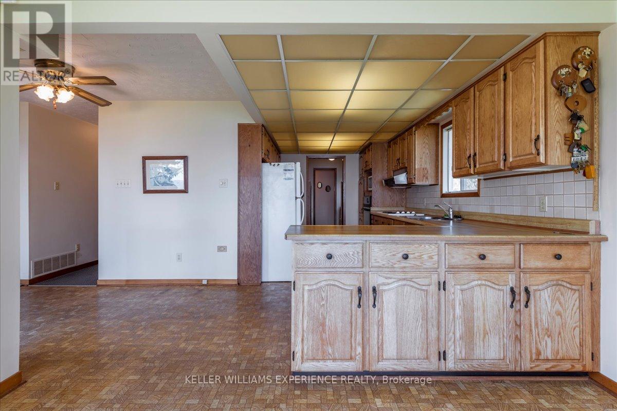 2225 Lakeshore Road E, Oro-Medonte, Ontario  L0L 1T0 - Photo 19 - S12163801