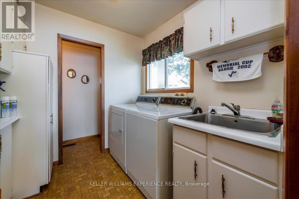 2225 Lakeshore Road E, Oro-Medonte, Ontario  L0L 1T0 - Photo 22 - S12163801