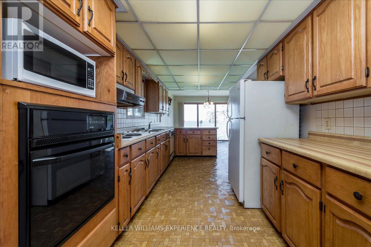 2225 Lakeshore Road E, Oro-Medonte, Ontario  L0L 1T0 - Photo 24 - S12163801