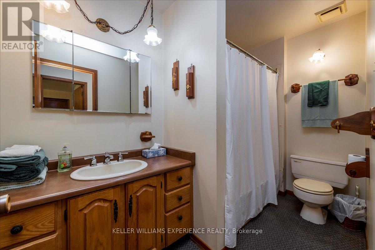 2225 Lakeshore Road E, Oro-Medonte, Ontario  L0L 1T0 - Photo 27 - S12163801