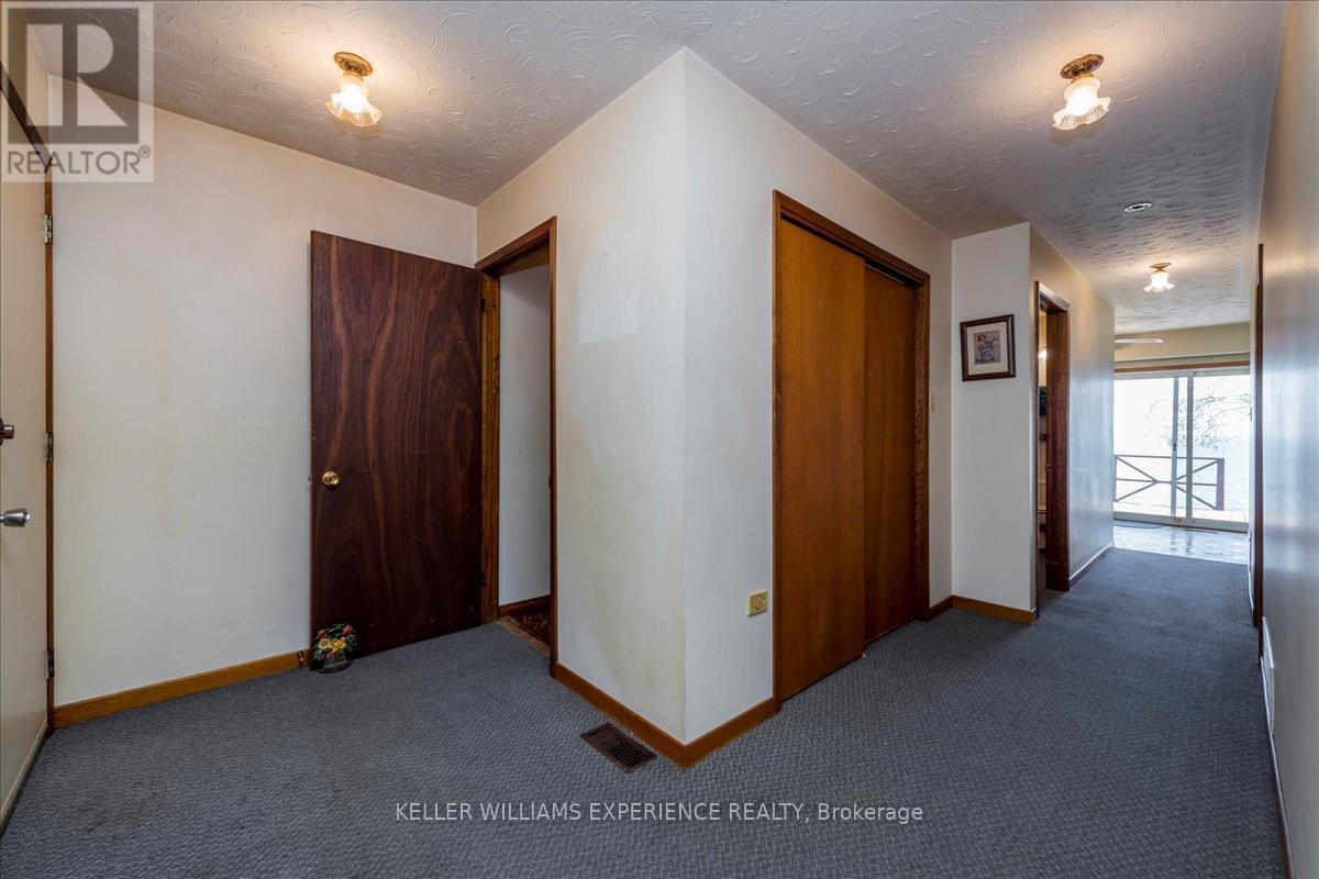 2225 Lakeshore Road E, Oro-Medonte, Ontario  L0L 1T0 - Photo 28 - S12163801