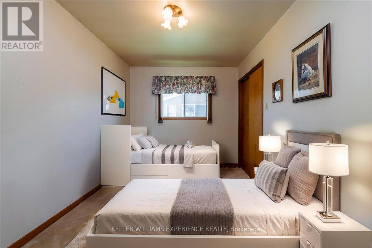 2225 Lakeshore Road E, Oro-Medonte, Ontario  L0L 1T0 - Photo 29 - S12163801