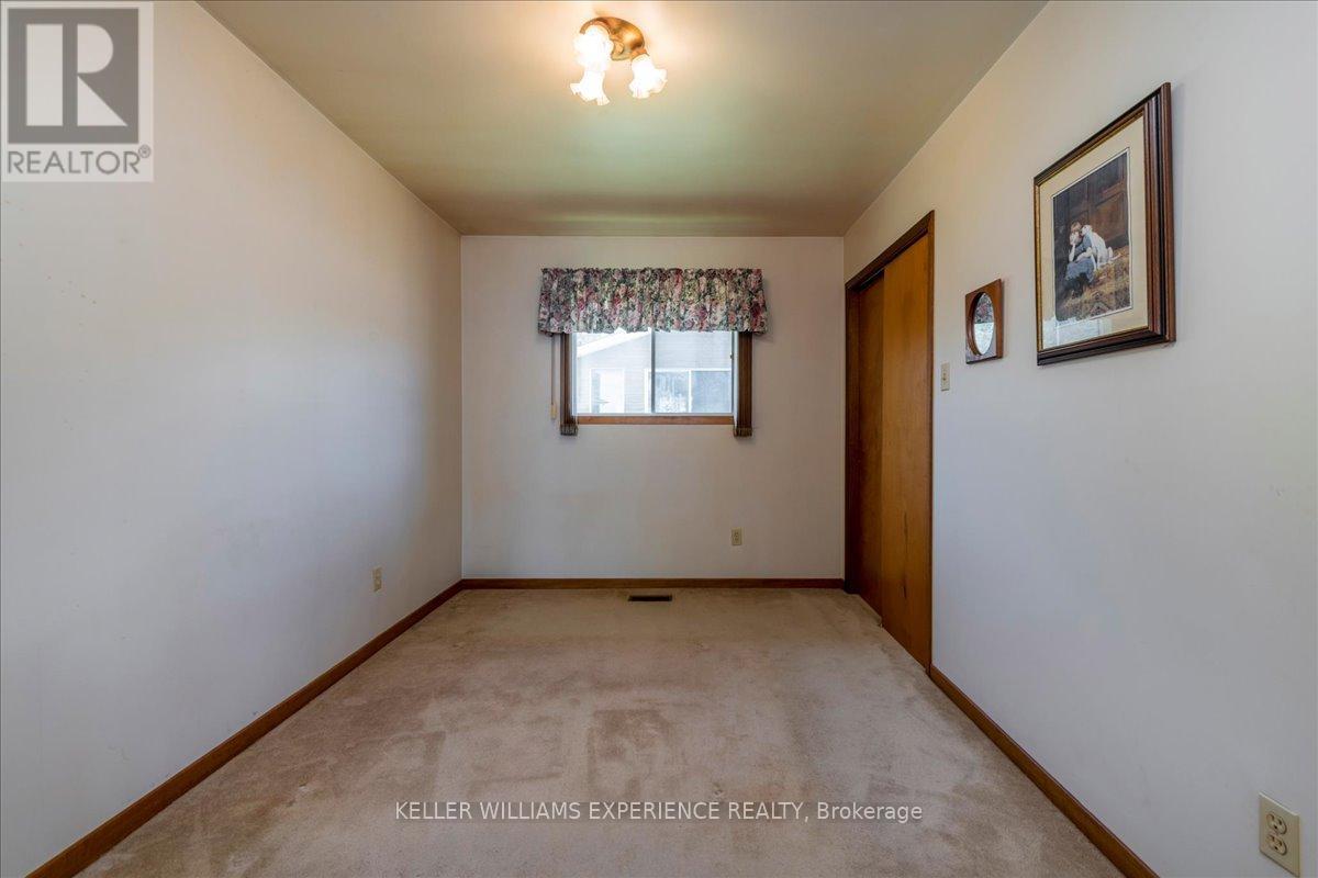 2225 Lakeshore Road E, Oro-Medonte, Ontario  L0L 1T0 - Photo 30 - S12163801