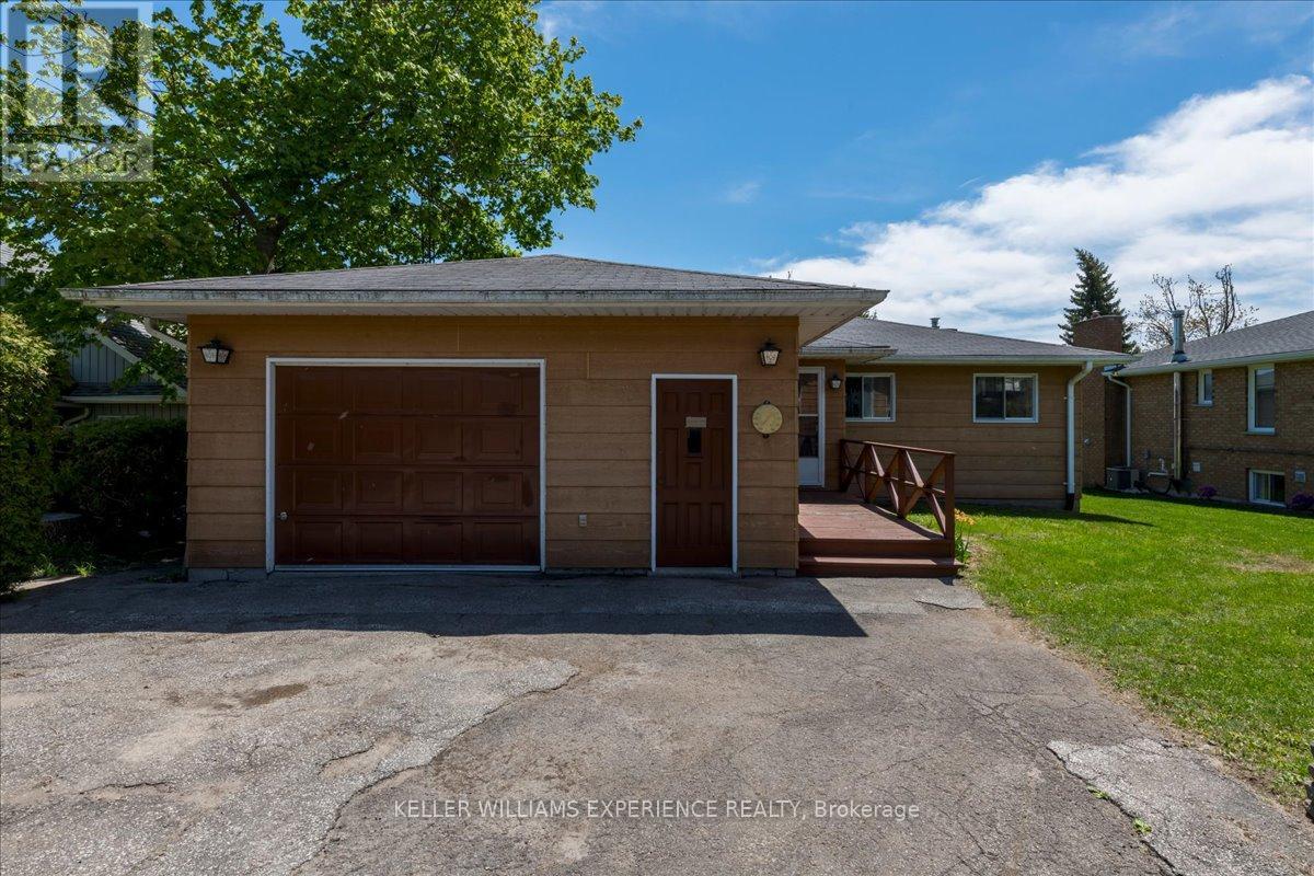 2225 Lakeshore Road E, Oro-Medonte, Ontario  L0L 1T0 - Photo 43 - S12163801