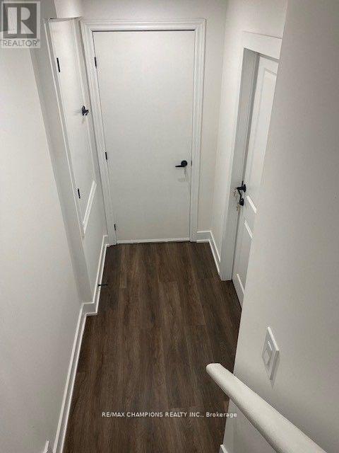 10 Seclusion Crescent, Brampton, Ontario  L6R 1L3 - Photo 2 - W12163667