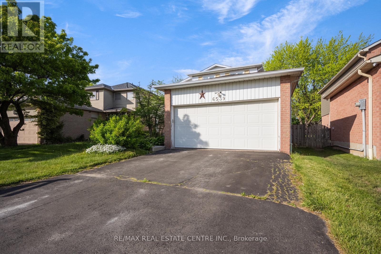 6539 Edenwood Drive, Mississauga, Ontario  L5N 3H2 - Photo 2 - W12163670