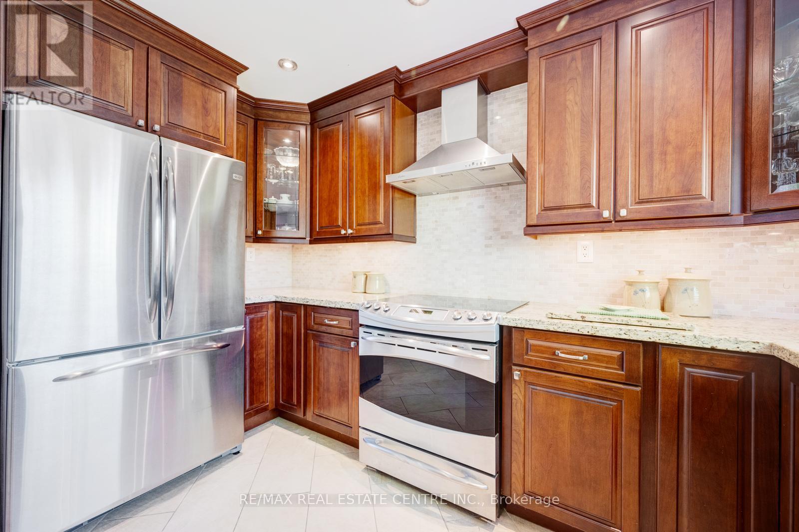 6539 Edenwood Drive, Mississauga, Ontario  L5N 3H2 - Photo 21 - W12163670
