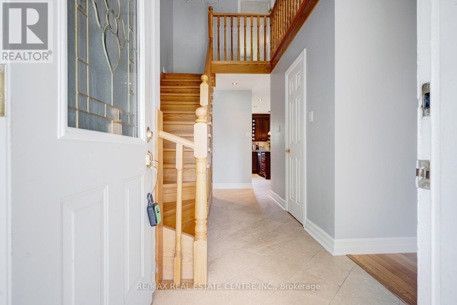 6539 Edenwood Drive, Mississauga, Ontario  L5N 3H2 - Photo 5 - W12163670