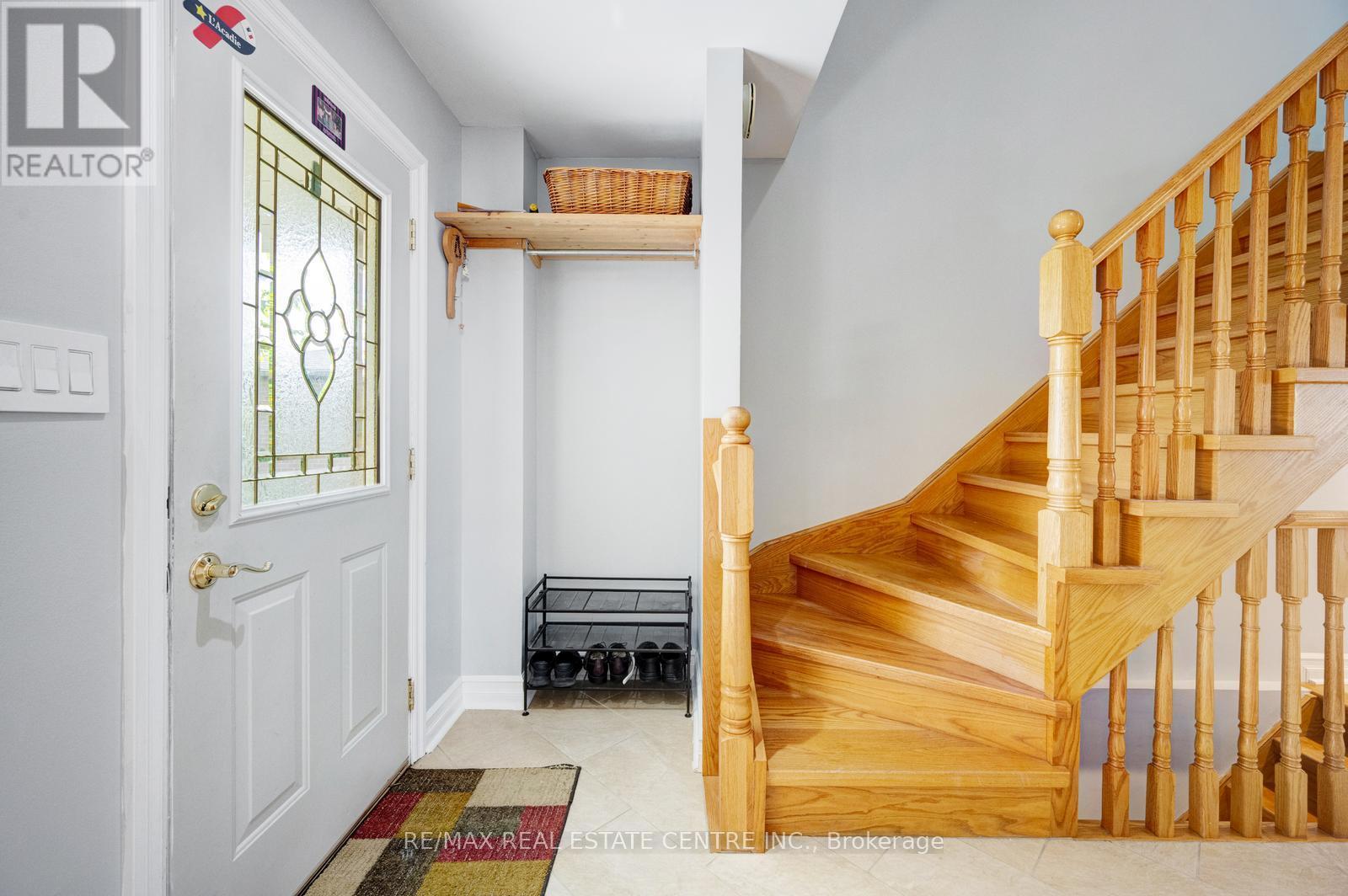 6539 Edenwood Drive, Mississauga, Ontario  L5N 3H2 - Photo 6 - W12163670