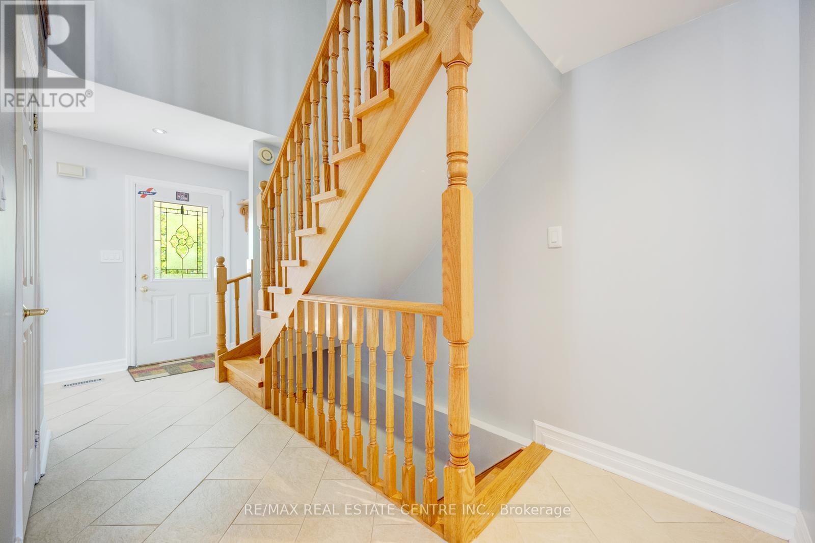 6539 Edenwood Drive, Mississauga, Ontario  L5N 3H2 - Photo 7 - W12163670