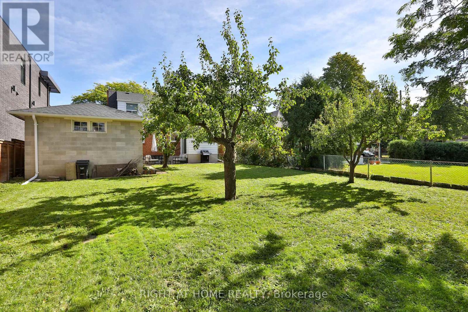 20 Amesbury Drive, Toronto, Ontario  M6M 4H4 - Photo 40 - W12163687