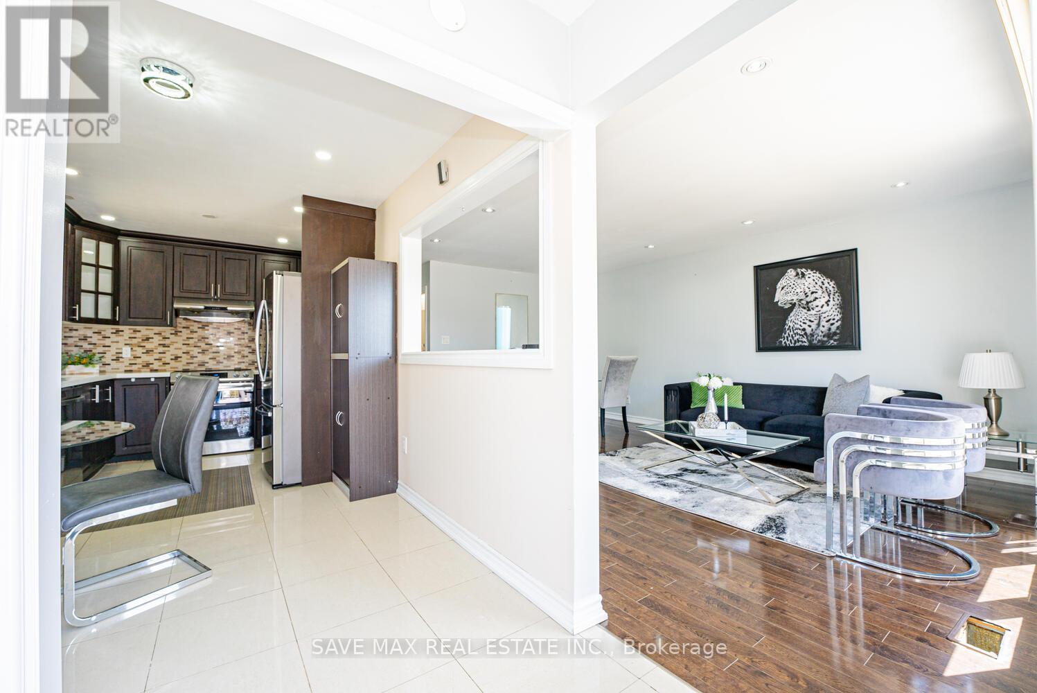 18 Northwood Drive, Brampton, Ontario  L6X 2L2 - Photo 1 - W12163697