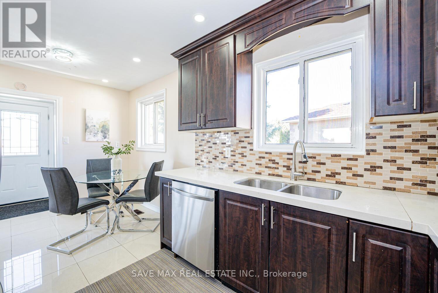 18 Northwood Drive, Brampton, Ontario  L6X 2L2 - Photo 13 - W12163697