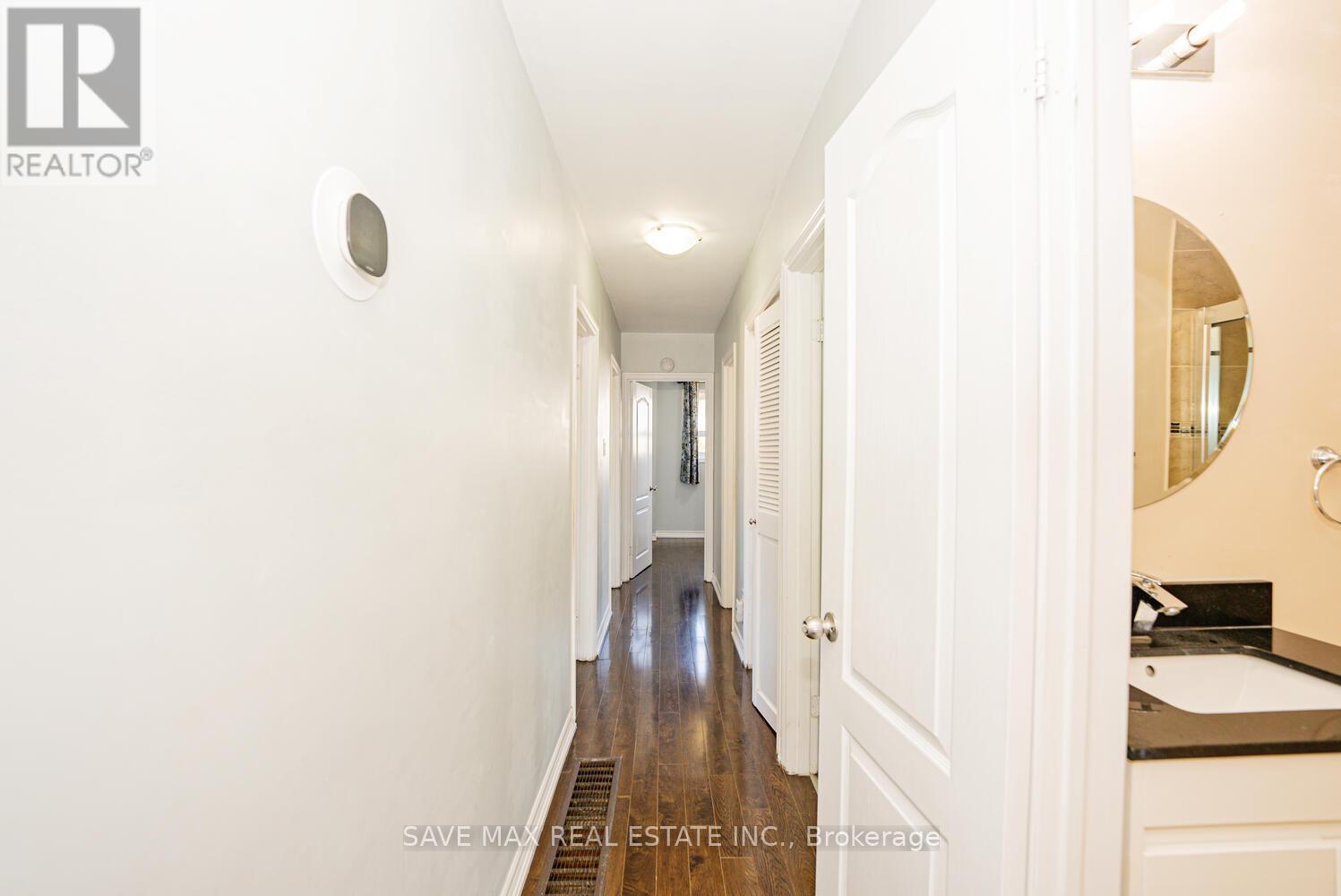 18 Northwood Drive, Brampton, Ontario  L6X 2L2 - Photo 14 - W12163697