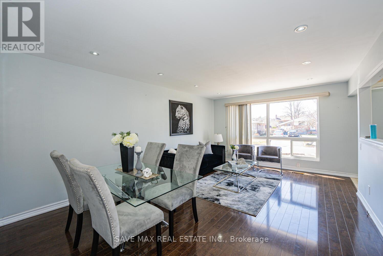 18 Northwood Drive, Brampton, Ontario  L6X 2L2 - Photo 2 - W12163697