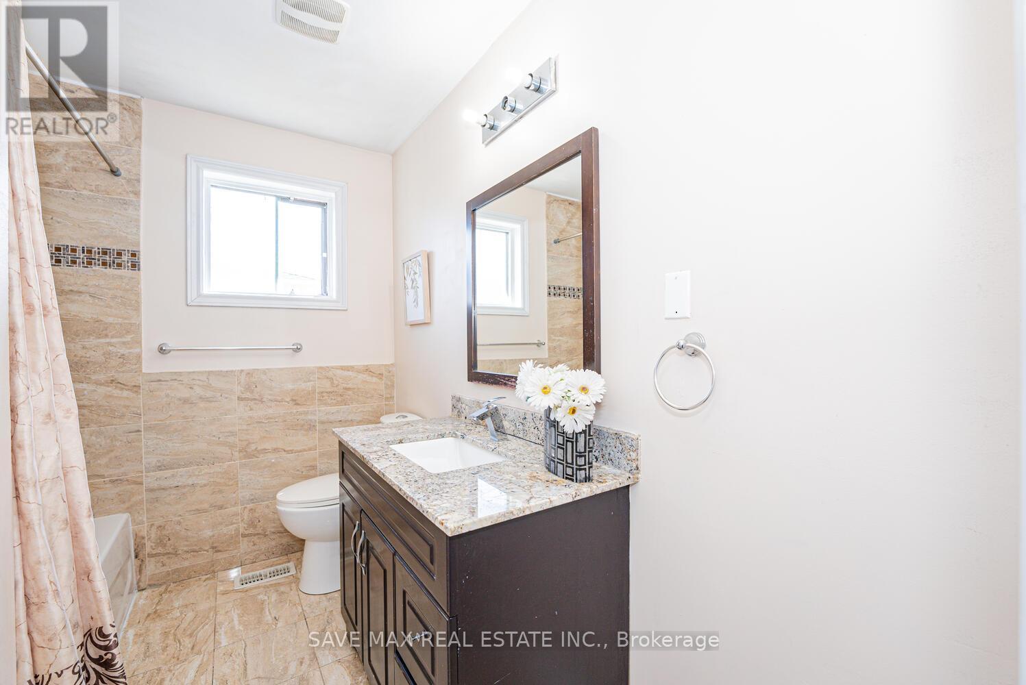 18 Northwood Drive, Brampton, Ontario  L6X 2L2 - Photo 24 - W12163697