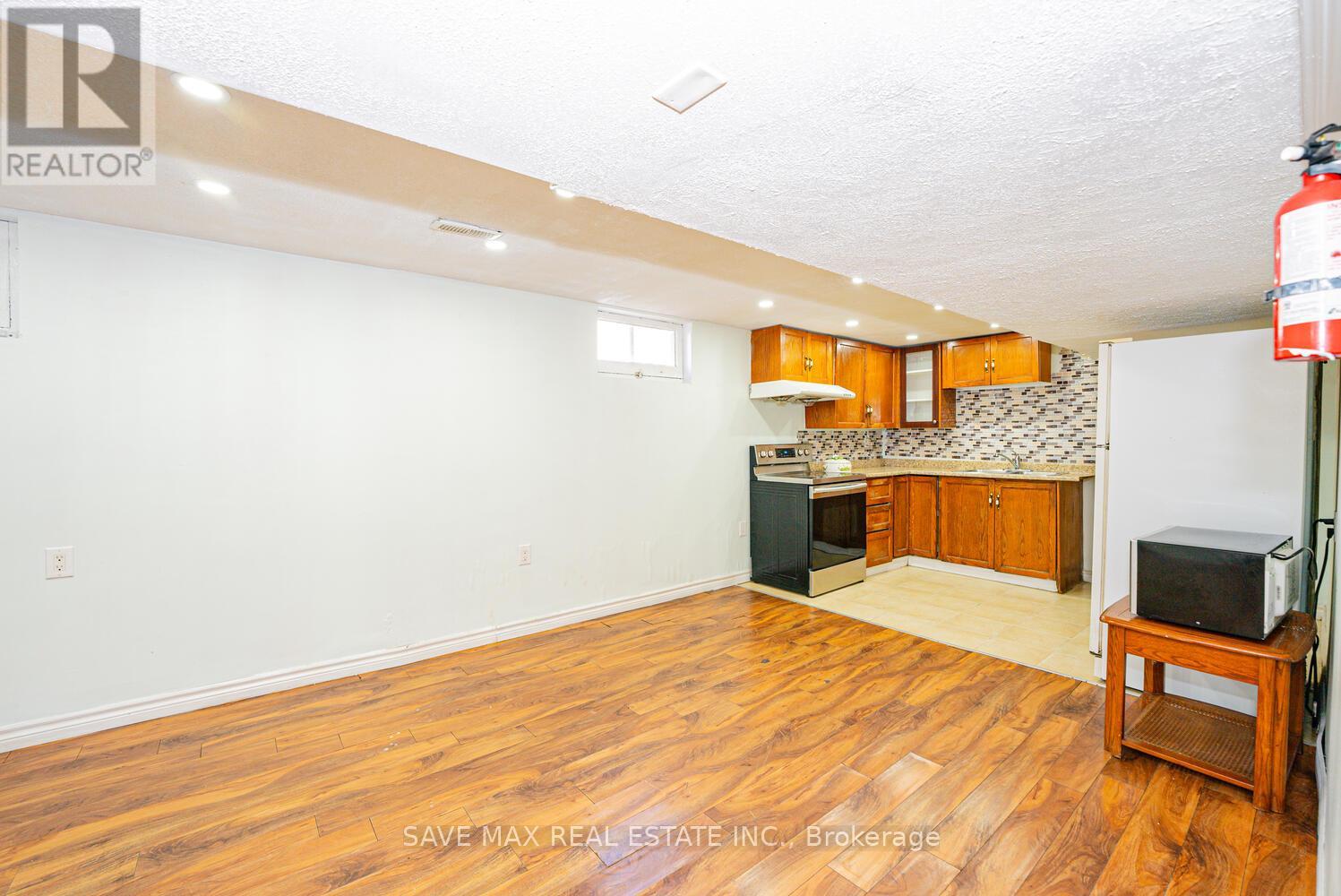 18 Northwood Drive, Brampton, Ontario  L6X 2L2 - Photo 33 - W12163697