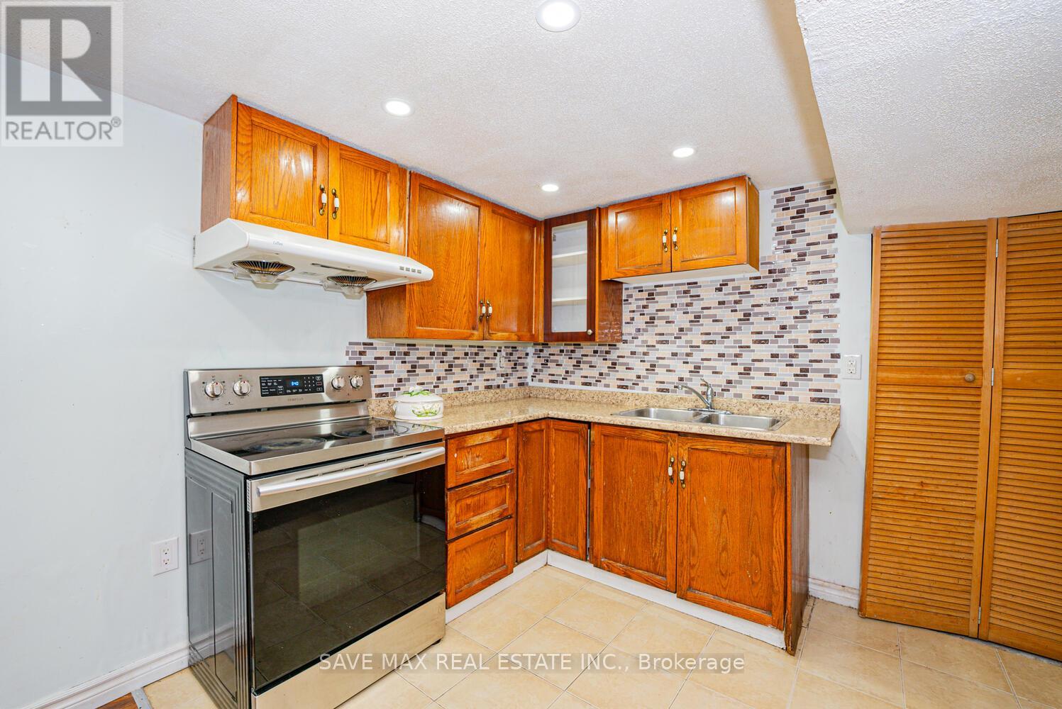 18 Northwood Drive, Brampton, Ontario  L6X 2L2 - Photo 36 - W12163697