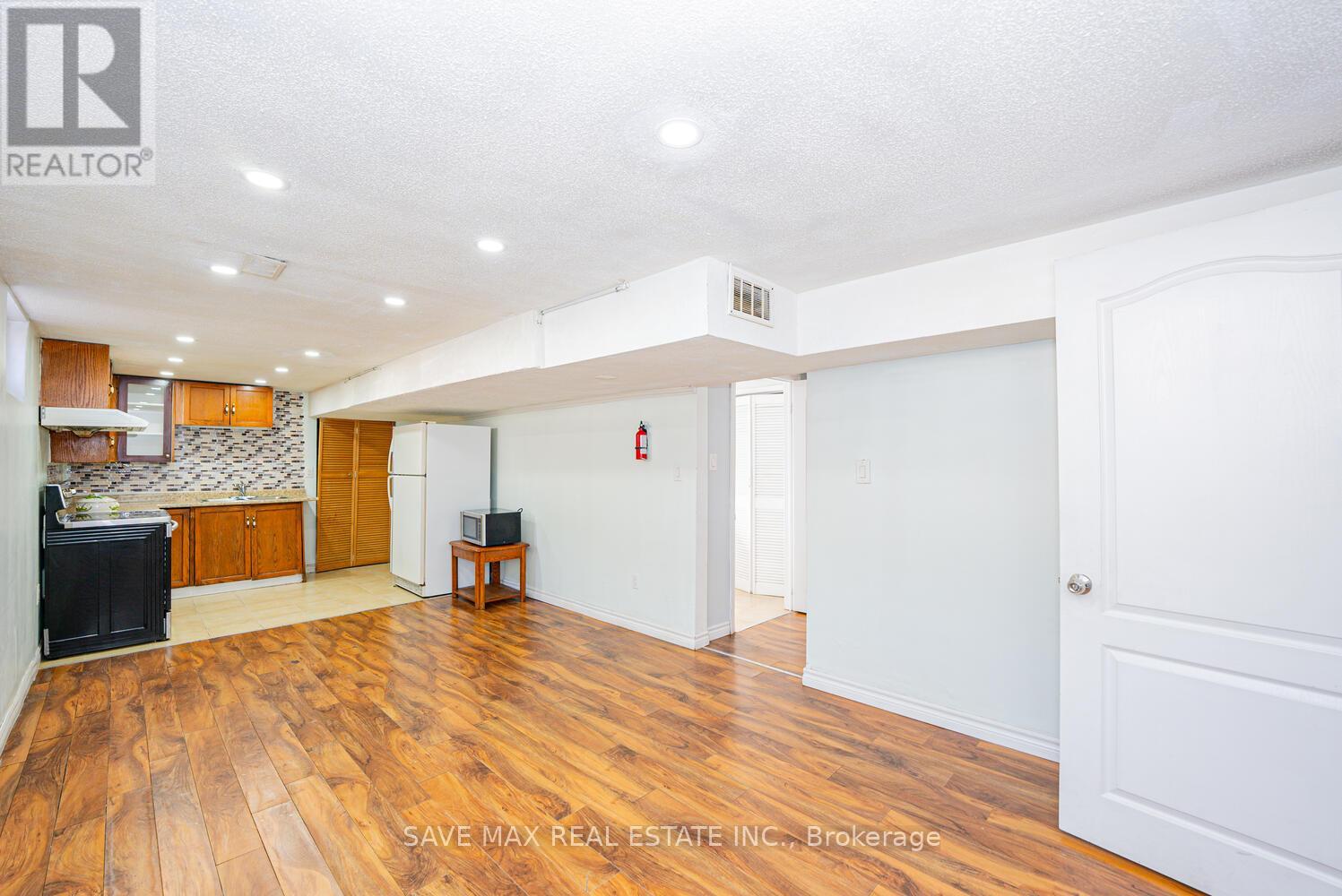 18 Northwood Drive, Brampton, Ontario  L6X 2L2 - Photo 37 - W12163697