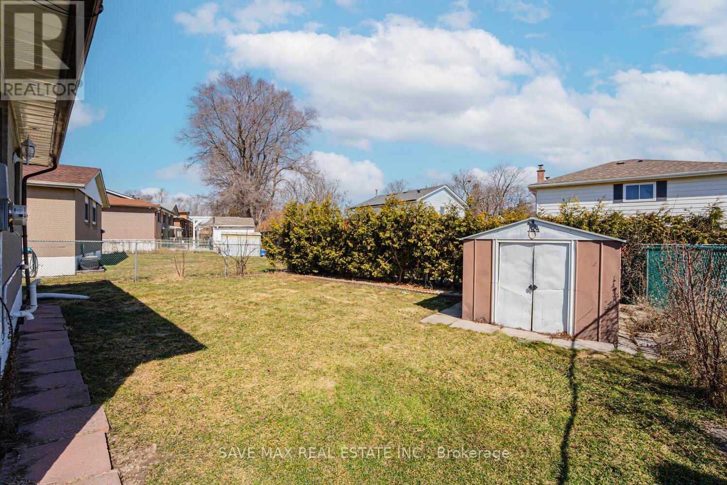 18 Northwood Drive, Brampton, Ontario  L6X 2L2 - Photo 46 - W12163697