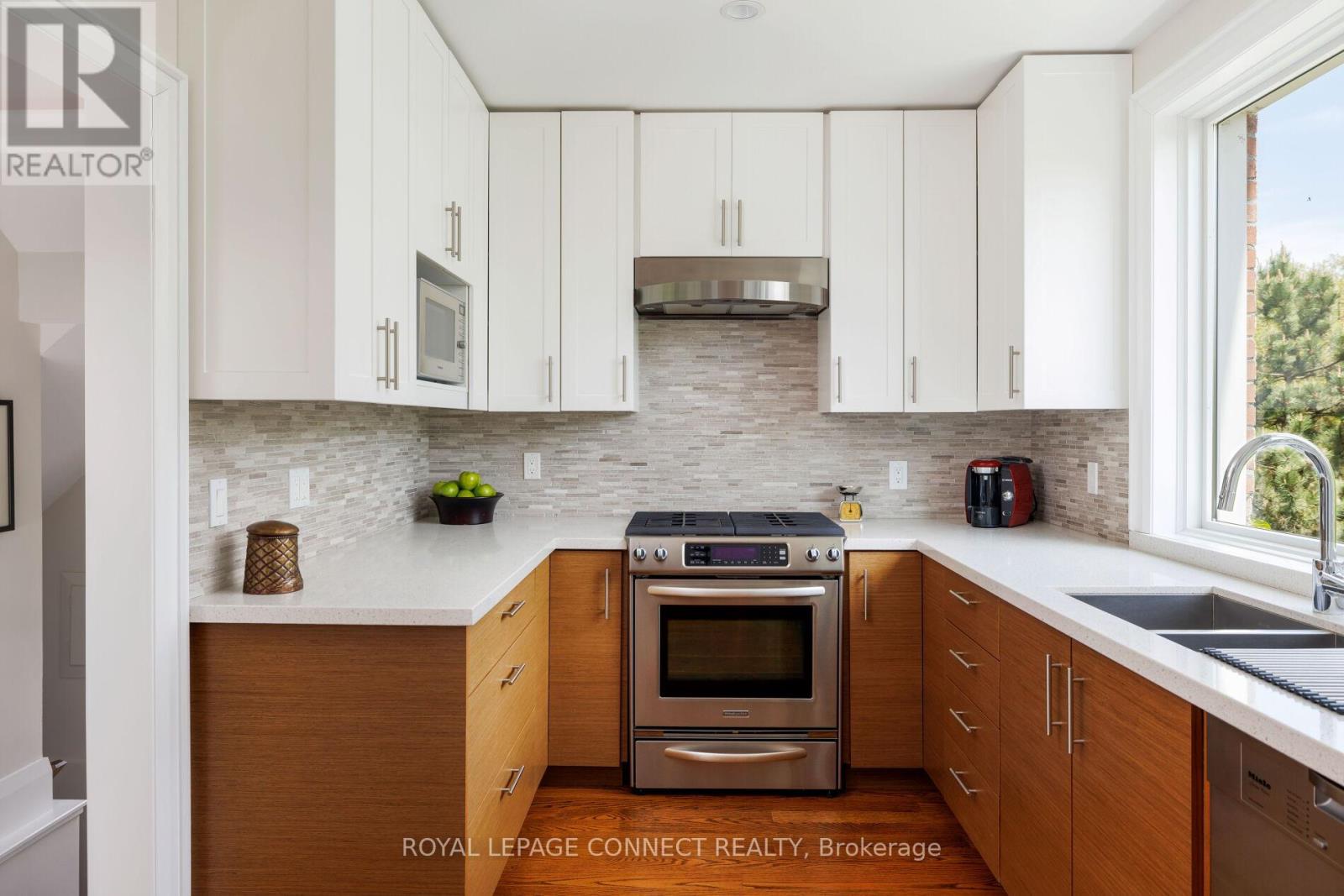 49 Evelyn Avenue, Toronto, Ontario  M6P 2Z2 - Photo 13 - W12163752