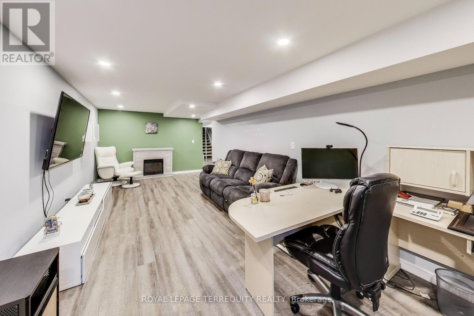 52 - 2020 South Millway, Mississauga, Ontario  L5L 1K2 - Photo 24 - W12163790