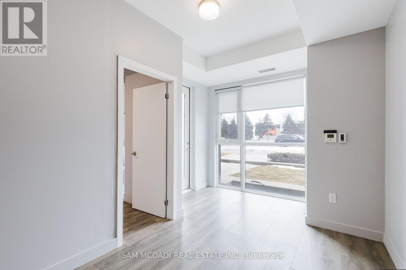 105 - 168 Sabina Drive, Oakville, Ontario  L6H 7C3 - Photo 15 - W12163818