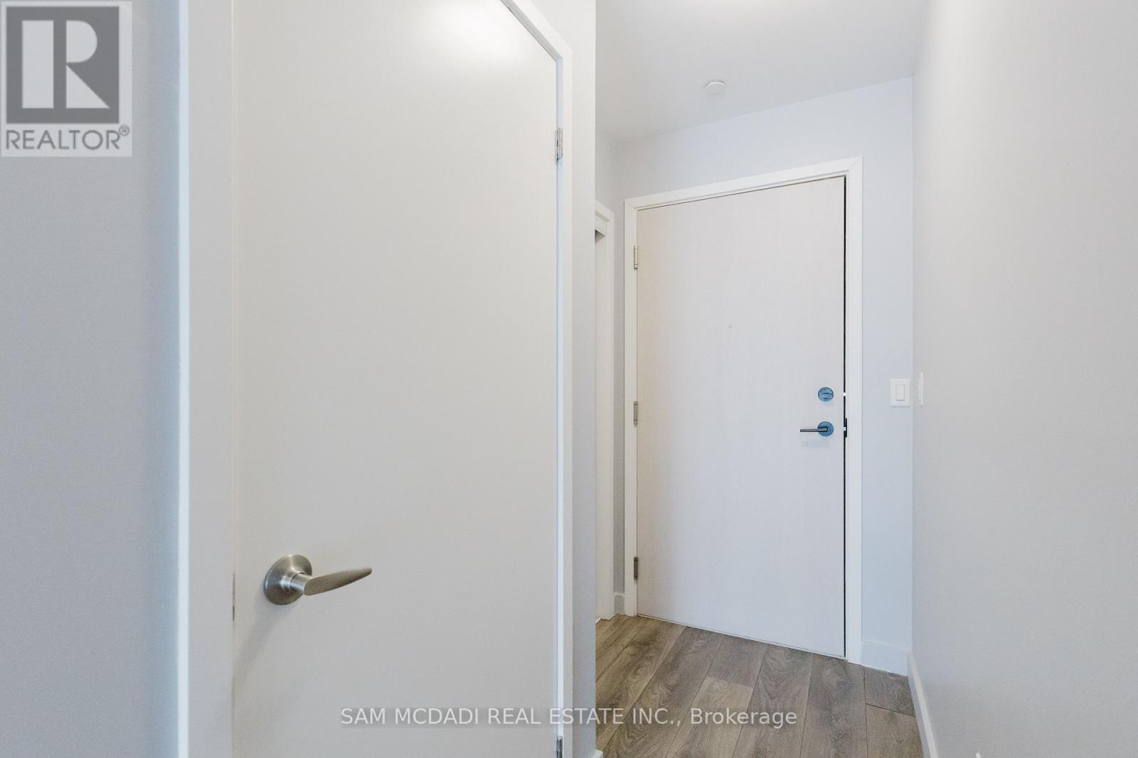 105 - 168 Sabina Drive, Oakville, Ontario  L6H 7C3 - Photo 7 - W12163818