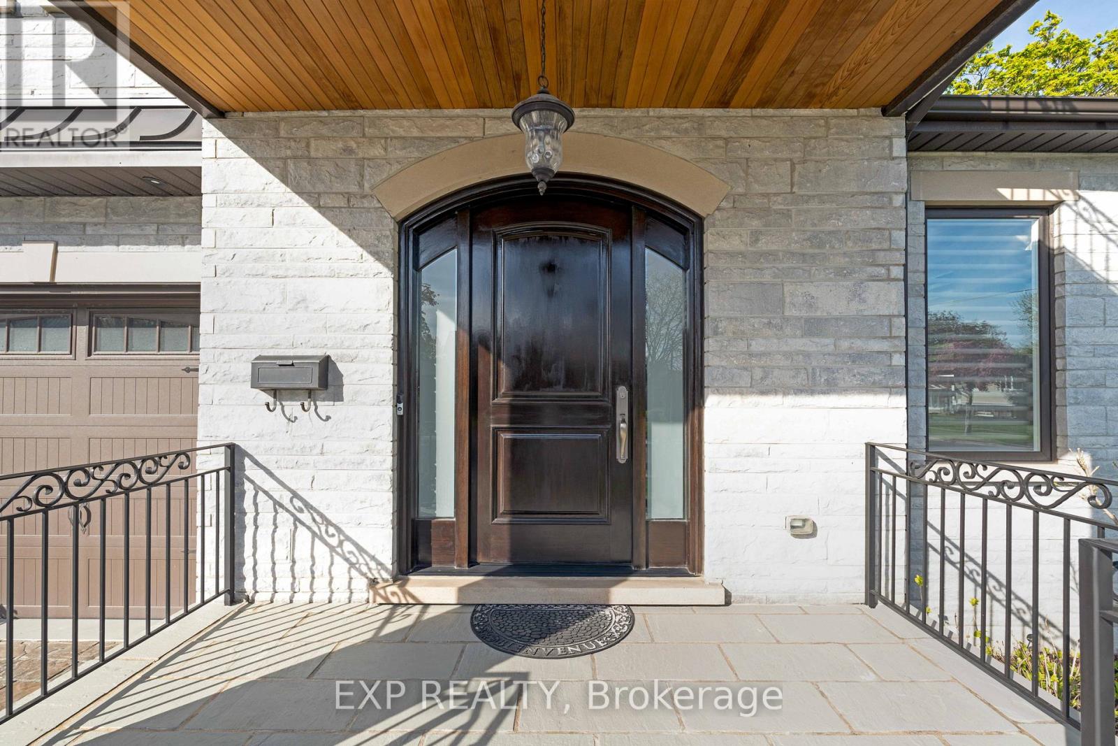 3471 Yale Road, Mississauga, Ontario  L5A 2V4 - Photo 2 - W12163828