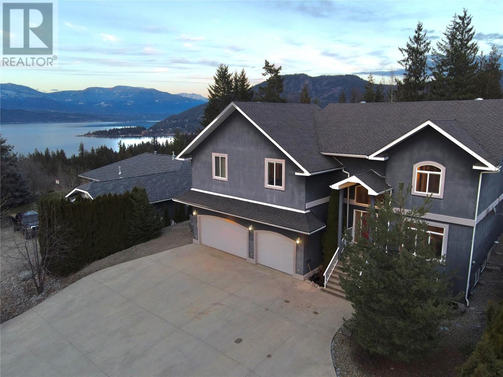 2874 Hilltop Road, Blind Bay, BC V0E1H1