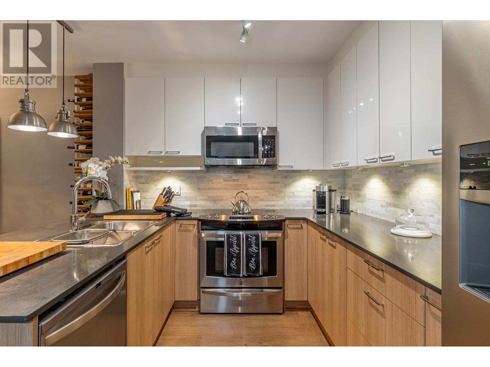 202 210 Lebleu Street, Coquitlam, British Columbia  V3K 4L6 - Photo 6 - R3005550