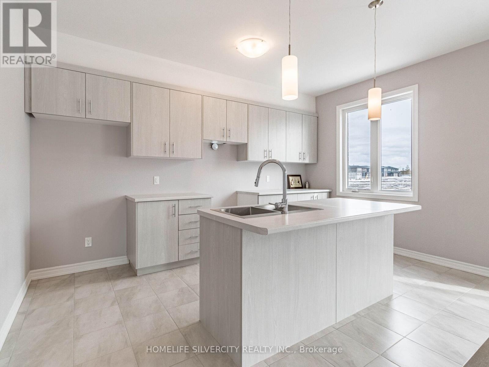 215 Southworth Street N, Welland, Ontario  L3B 1Z4 - Photo 12 - X12163702