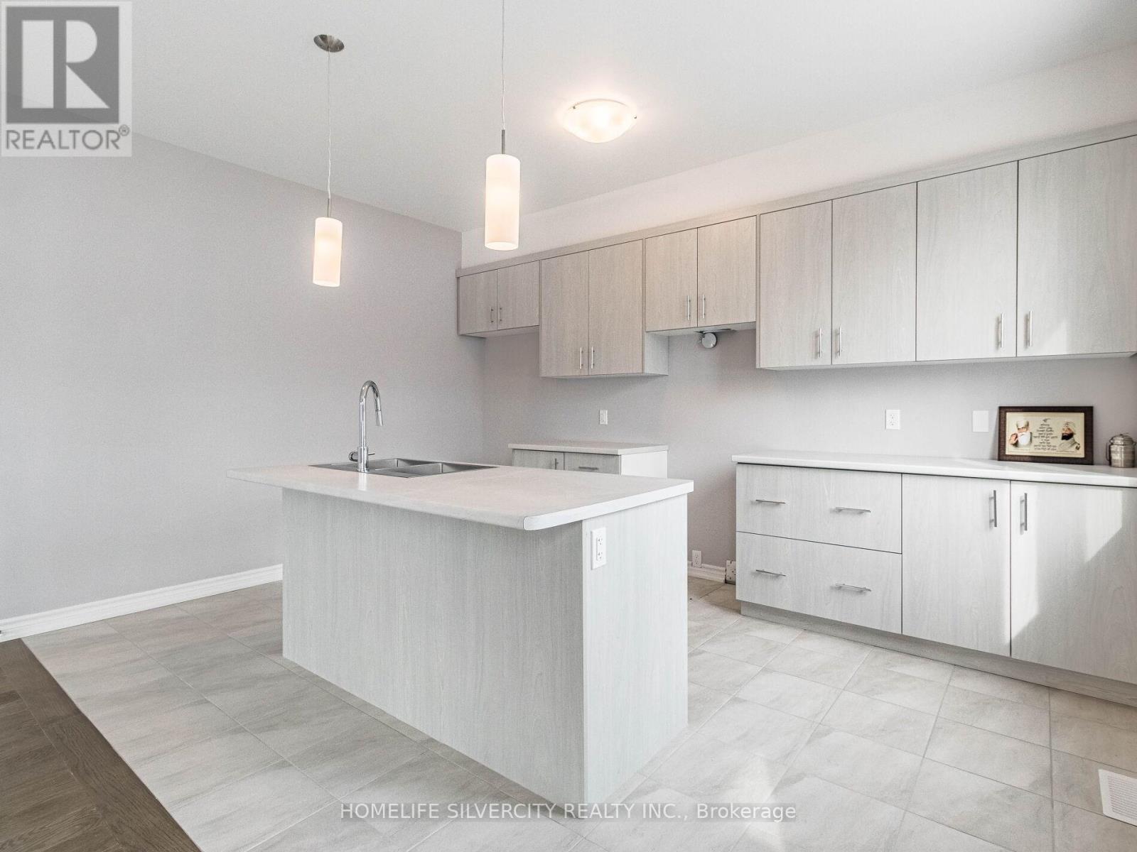 215 Southworth Street N, Welland, Ontario  L3B 1Z4 - Photo 13 - X12163702
