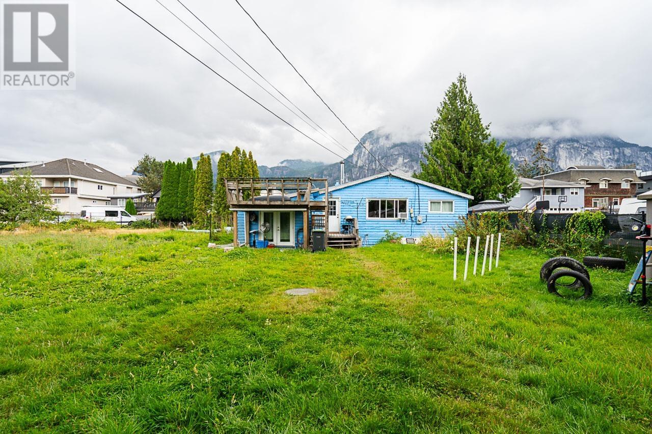37956 Fourth Avenue, Squamish, British Columbia  V8B 0P7 - Photo 1 - R3005534