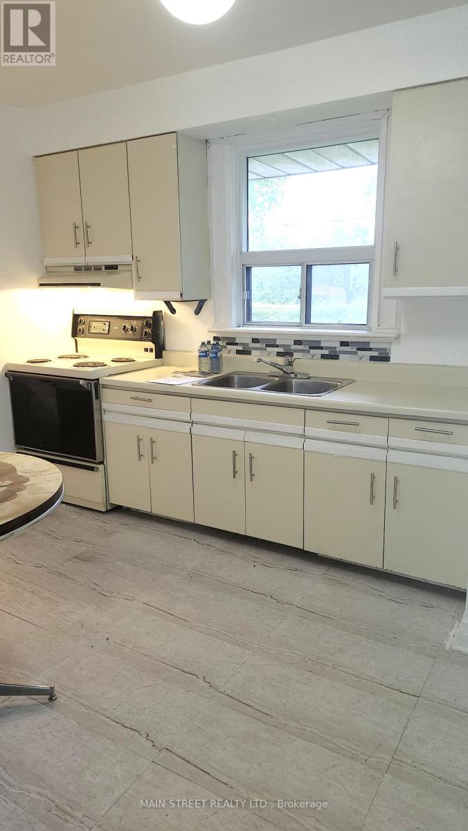 37 Fairlin Drive, Toronto, Ontario  M9B 4J4 - Photo 7 - W12144542