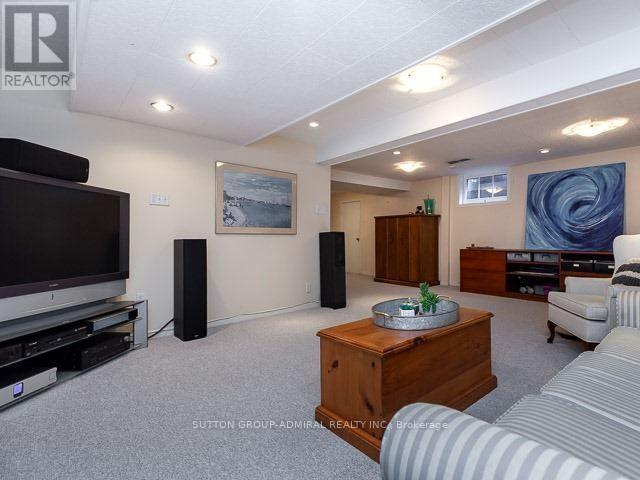 18 Hartfield Court, Toronto, Ontario  M9A 3E3 - Photo 15 - W12125414