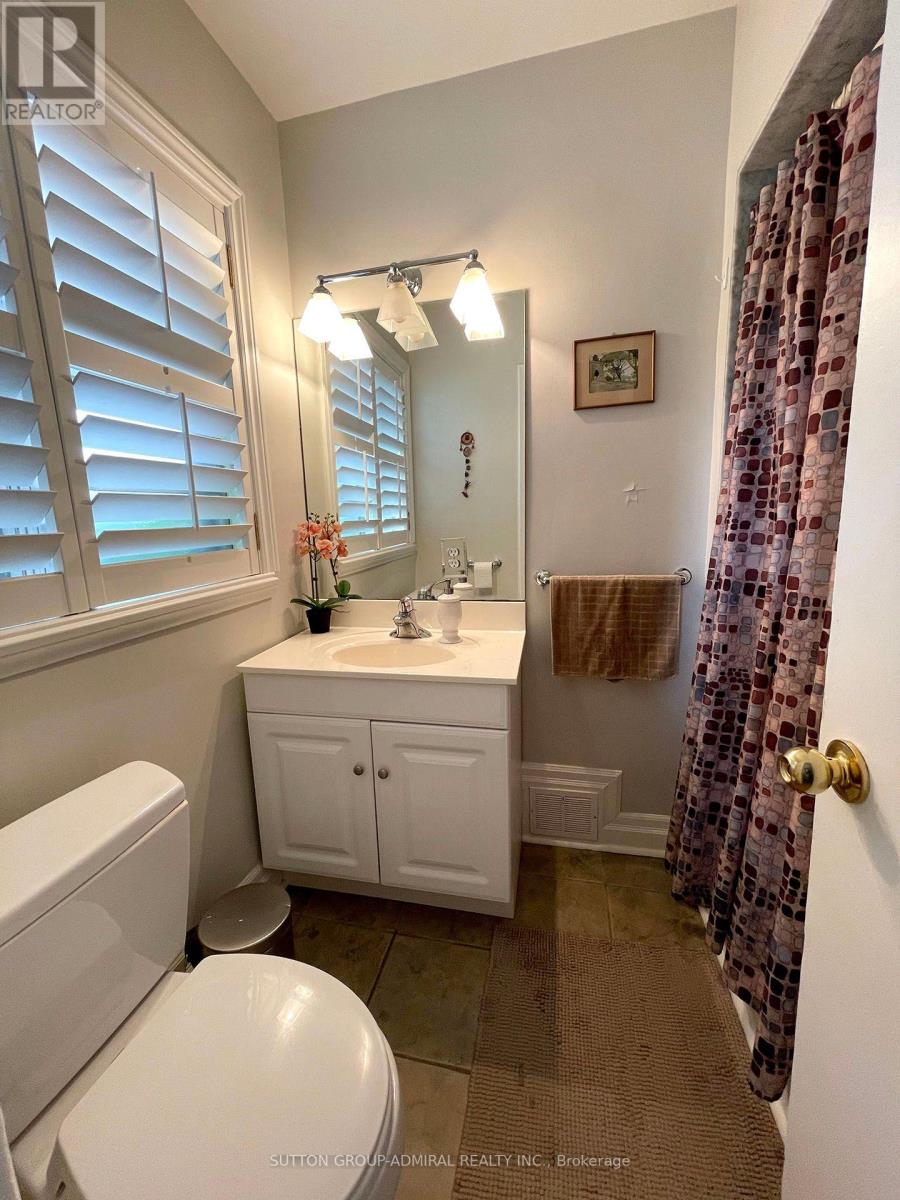 18 Hartfield Court, Toronto, Ontario  M9A 3E3 - Photo 16 - W12125414