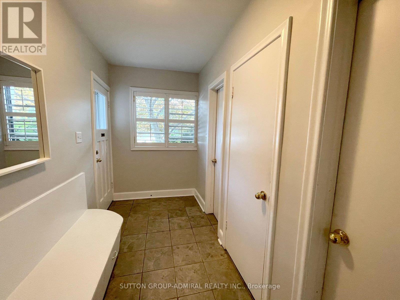 18 Hartfield Court, Toronto, Ontario  M9A 3E3 - Photo 19 - W12125414