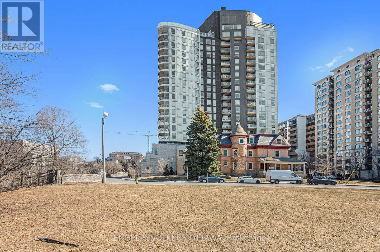 Property at 305 - 428 SPARKS STREET image 1