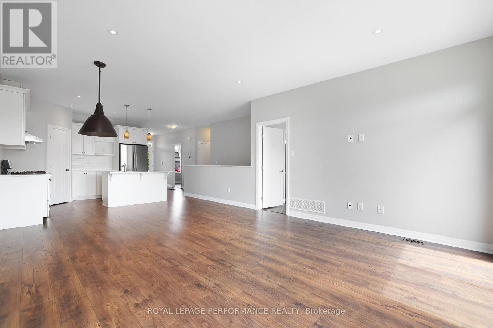 710 Maurice Stead Street, Mississippi Mills, Ontario  K0A 1A0 - Photo 13 - X12163866