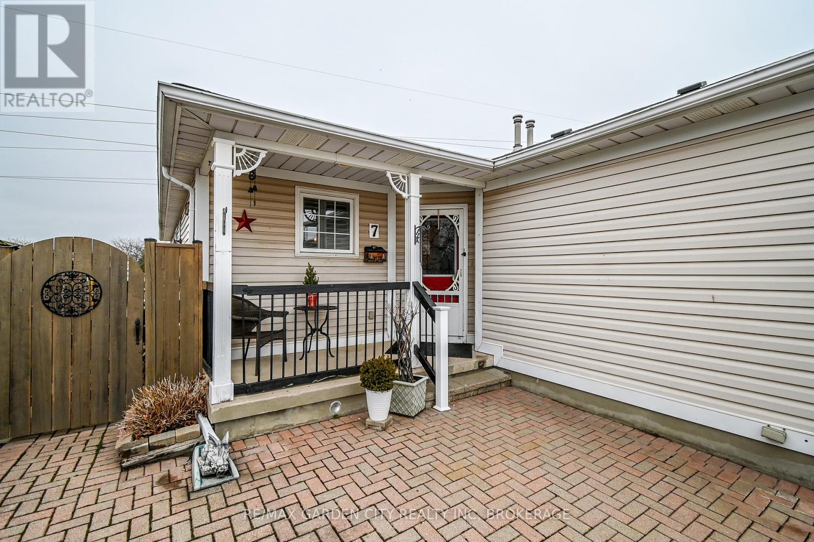 7 Fox Trail Drive, St. Catharines, Ontario  L2S 3T7 - Photo 17 - X12051574