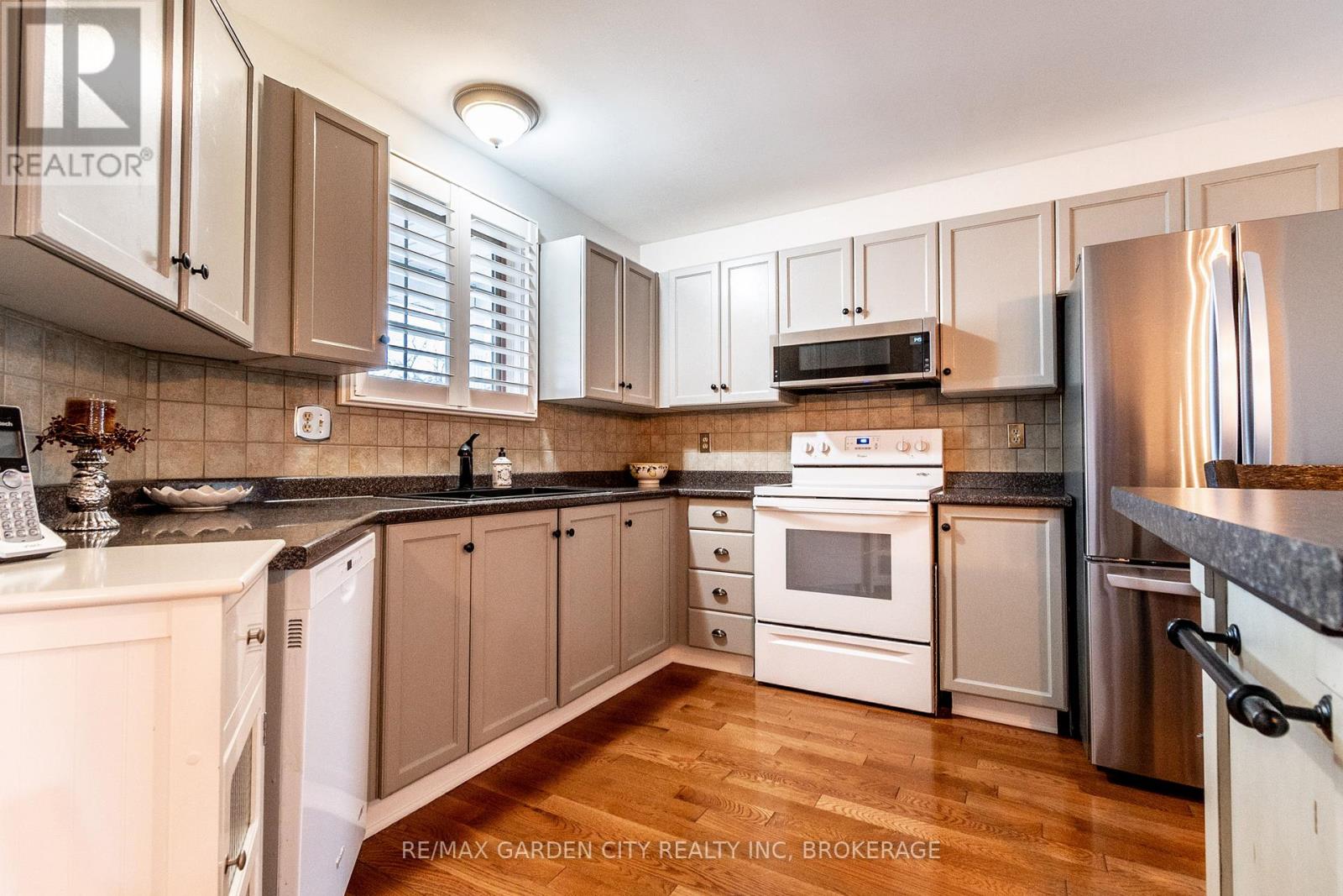 7 Fox Trail Drive, St. Catharines, Ontario  L2S 3T7 - Photo 8 - X12051574