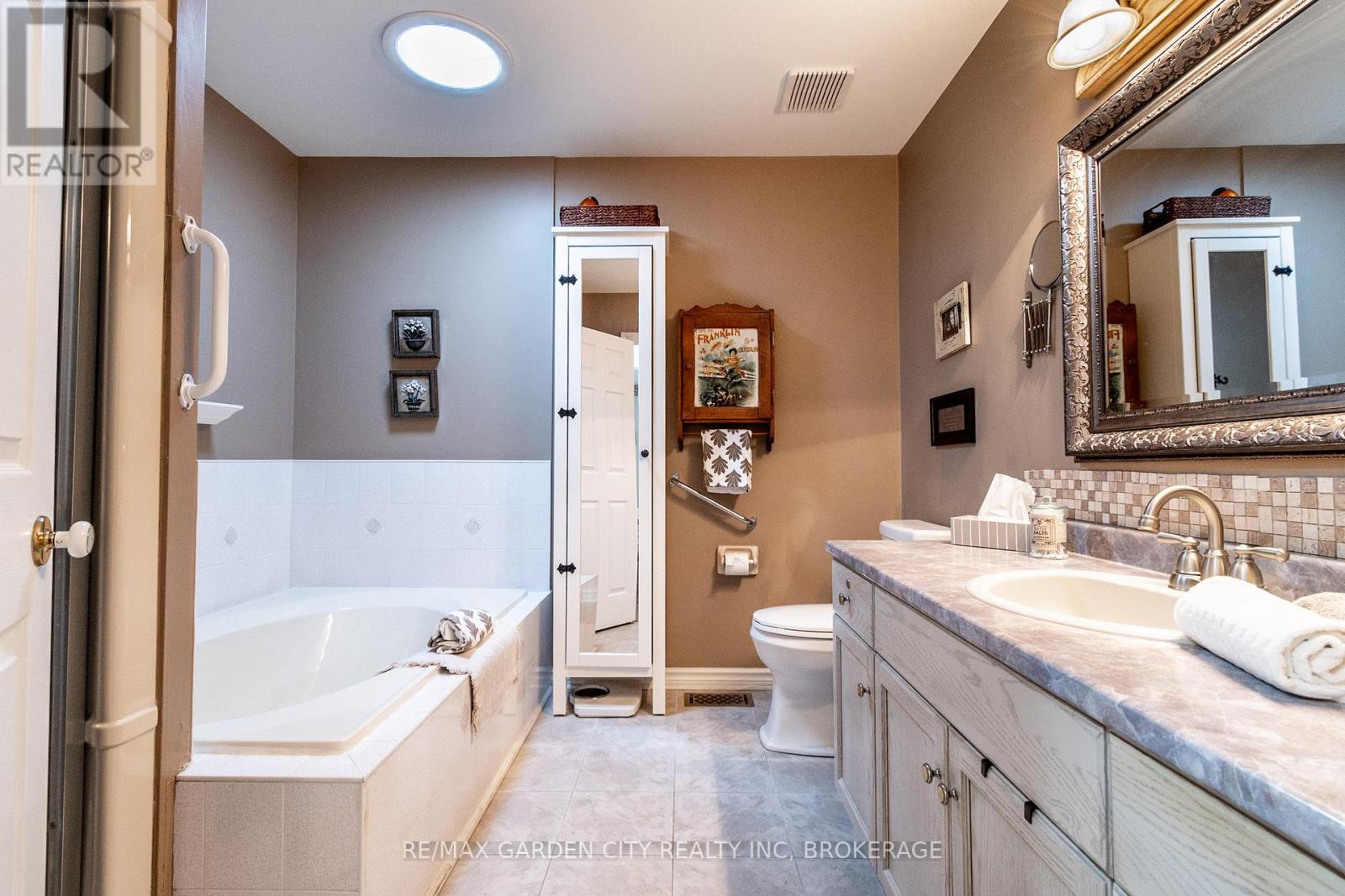 7 Fox Trail Drive, St. Catharines, Ontario  L2S 3T7 - Photo 16 - X12051574
