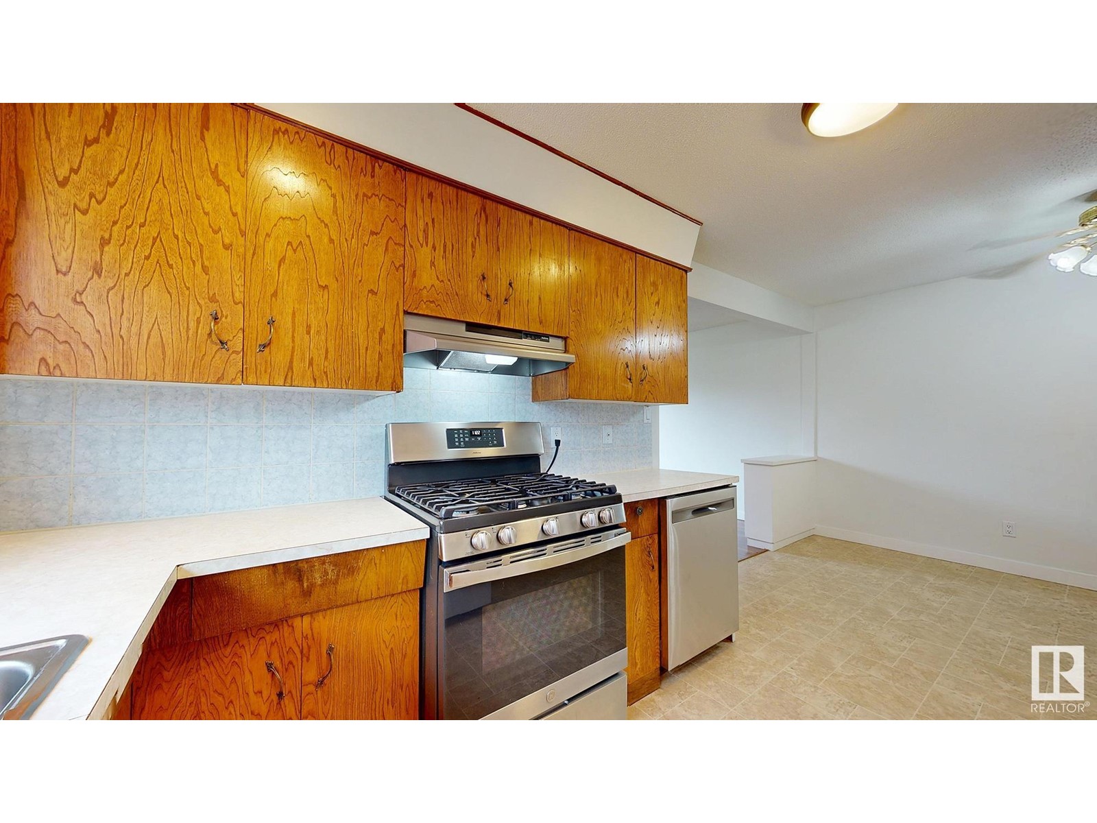 10618 153 St Nw, Edmonton, Alberta  T5P 2C5 - Photo 17 - E4437493