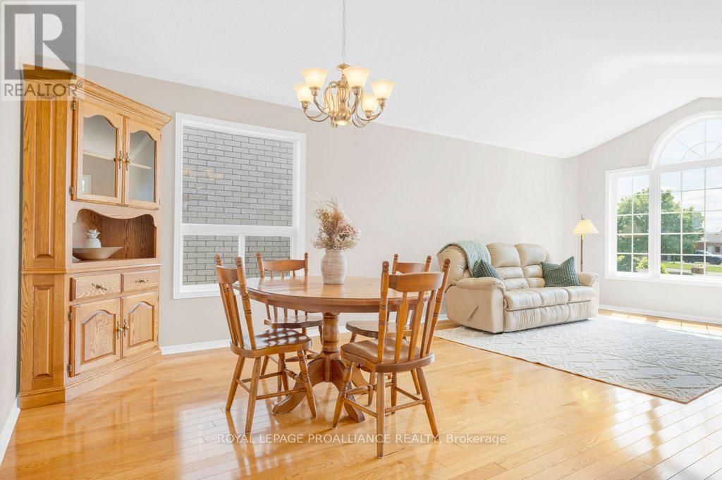 60 Hemlock Crescent, Belleville, Ontario  K8N 5Y2 - Photo 14 - X12163929